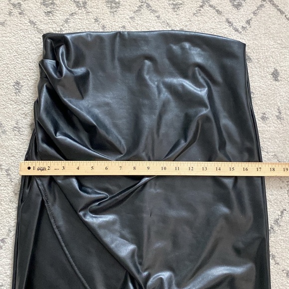 NWT Black faux leather pleather skirt tulip hem ruched side Micas brand Size L - Picture 7 of 11
